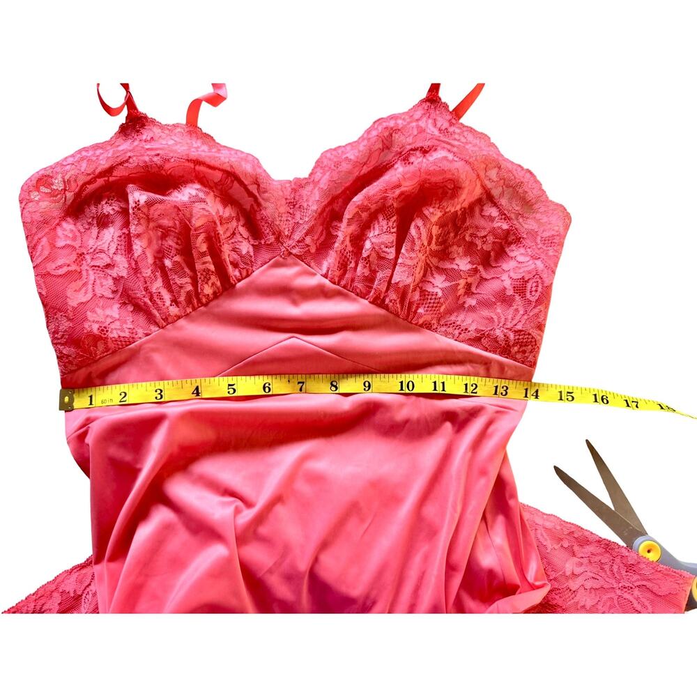 Vintage Vanity Fair 1970s Coral Pink Nylon Slip Lace Bodice Hem Size 32 - Picture 12 of 16